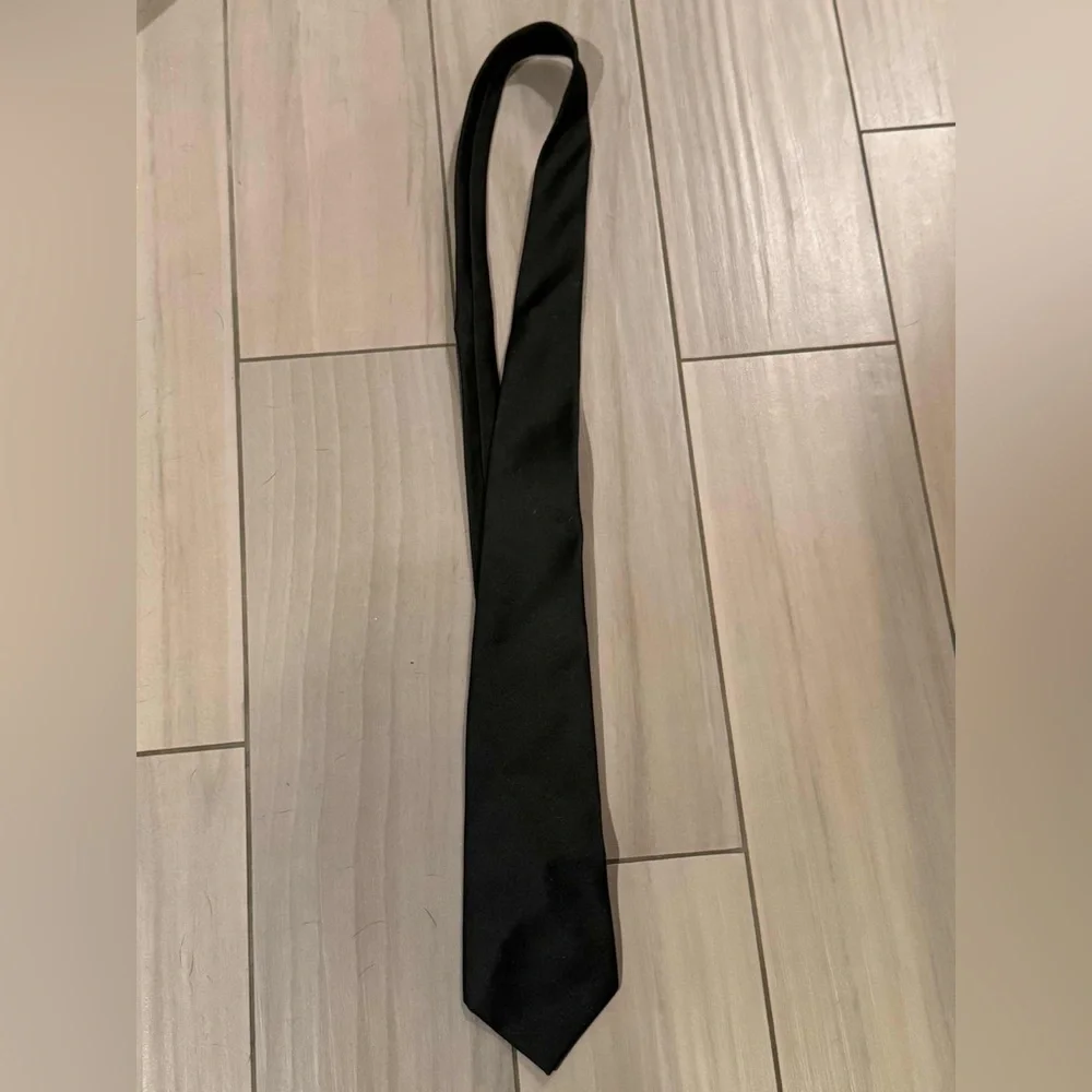 Roundtree & Yorke stylish tie